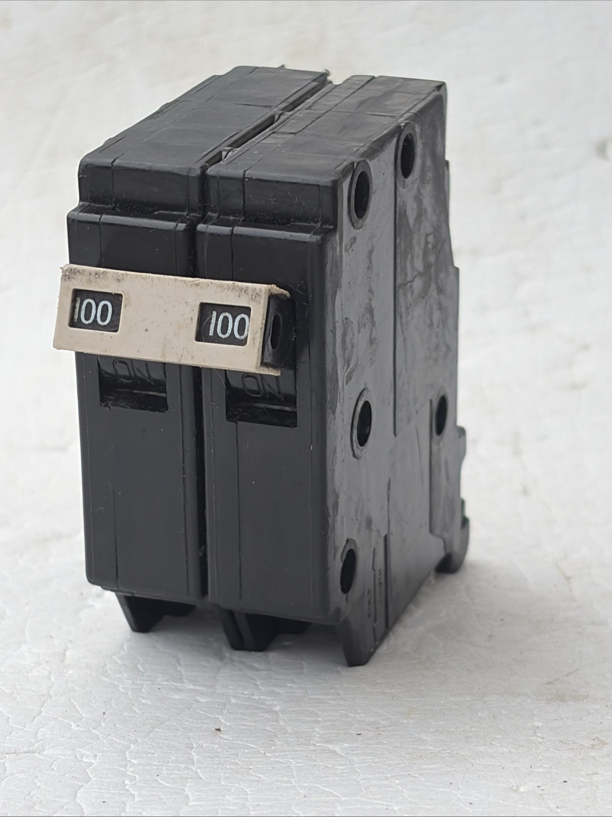 CUTLER-HAMMER CH2100 2 Pole 100 AMP Type CH Circuit Break Plastic Foot – Used